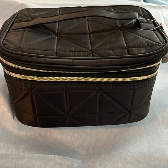 Modella Handbags - Cute black train case